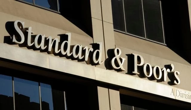 Ο S&P υποβάθμισε μόνο το outlook της Ιταλίας